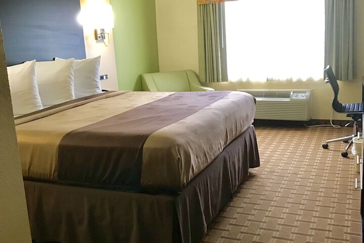 Quality Inn & Suites Benton Harbor - St. Joseph