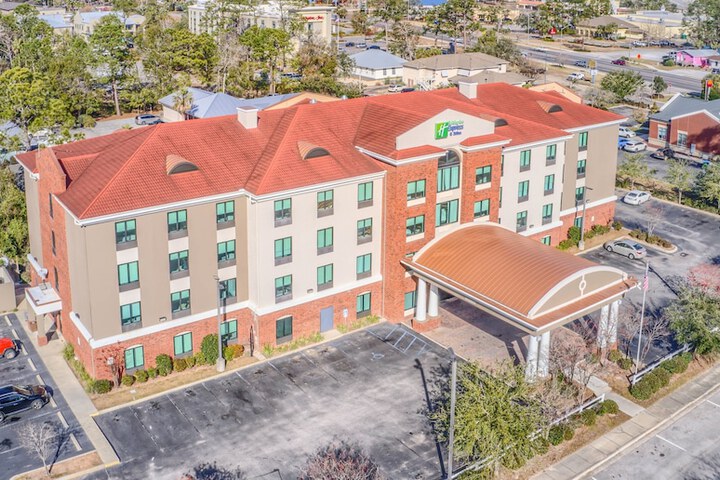 Holiday Inn Express & Suites Gulf Shores by IHG
