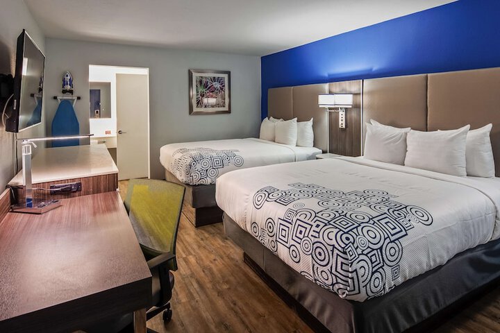 Room 11 of 28