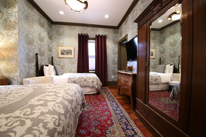 Room 33 of 38