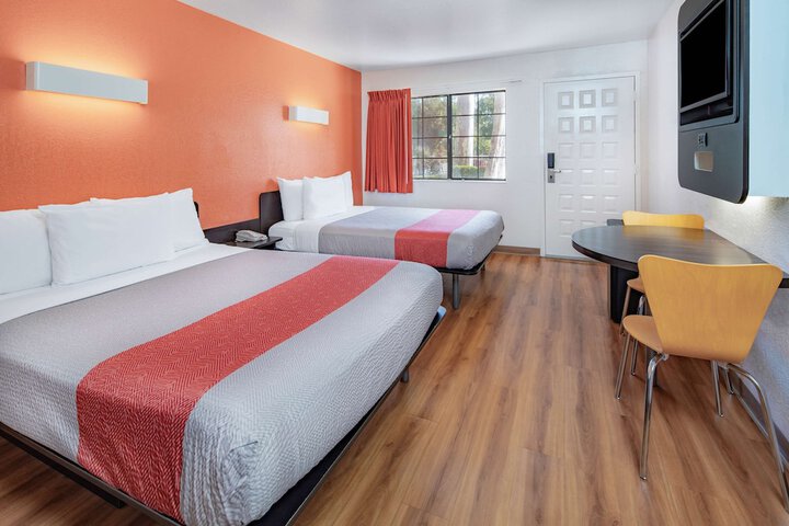 Motel 6 Thousand Oaks CA