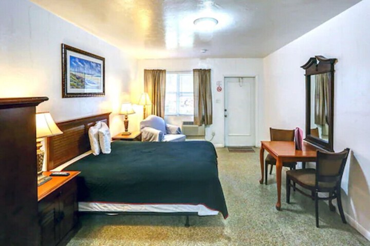 Room 13 of 26