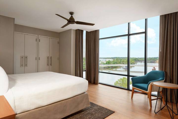 Room 34 of 46