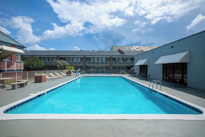 Pool 6 of 20