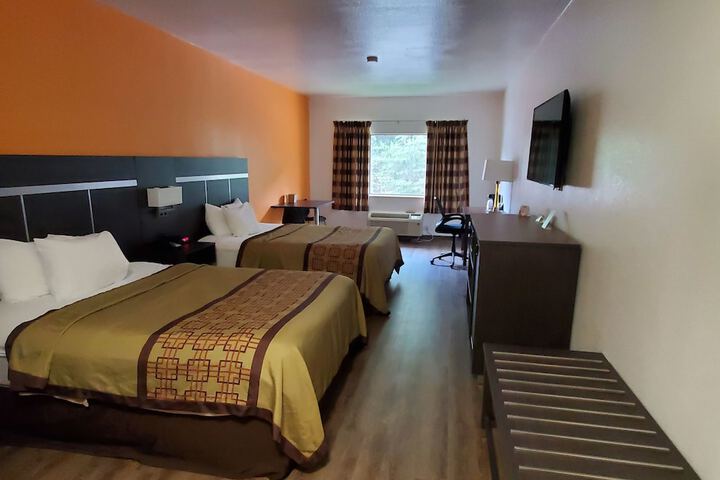 Room 9 of 18