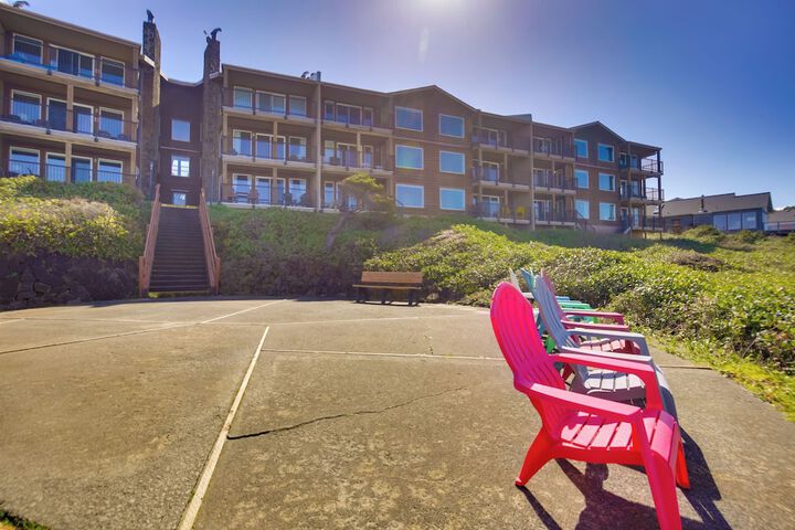 Lincoln City Vacation Rental w / Pool & Ocean Views