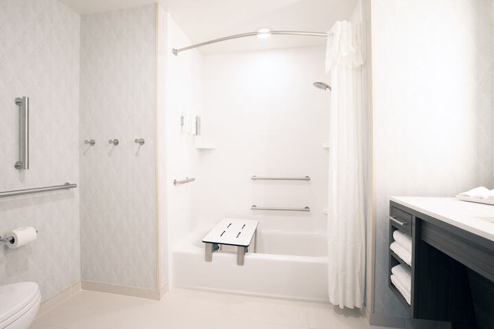Room 16 of 38