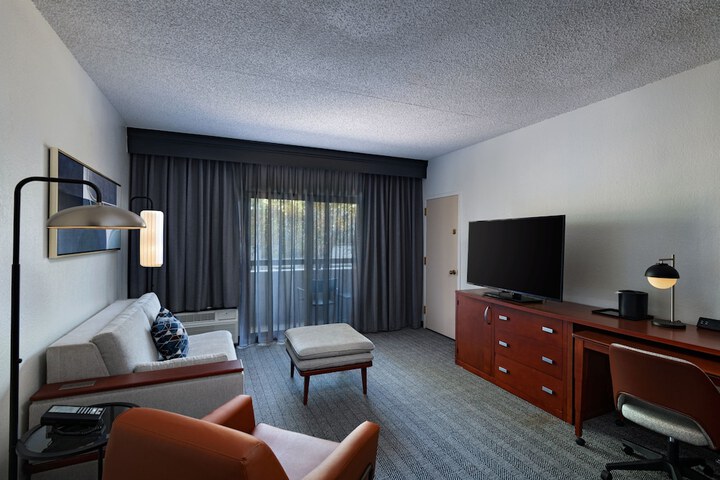 Room 17 of 34
