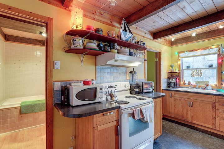 Snoqualmie Pass Cabin w / Deck: Walk to Ski Lift