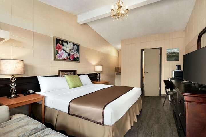 Room 20 of 38