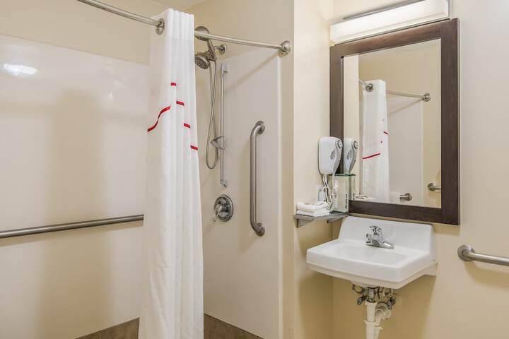 Red Roof Inn & Suites Pensacola East - Milton