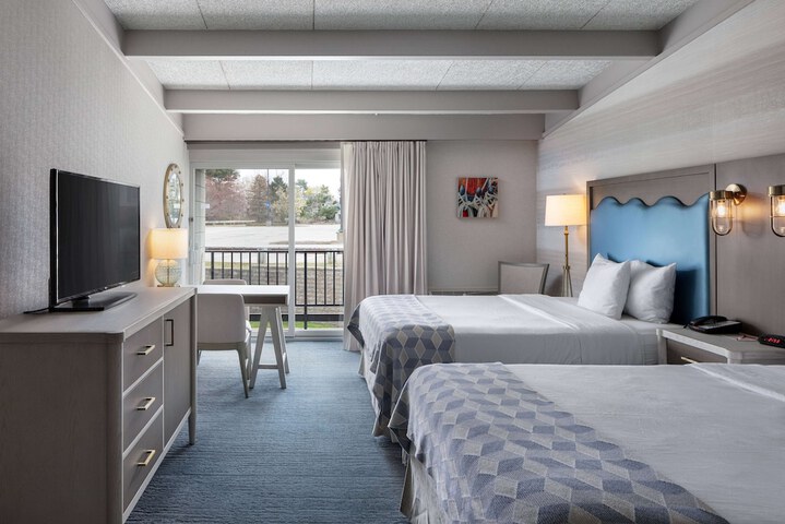Room 10 of 17