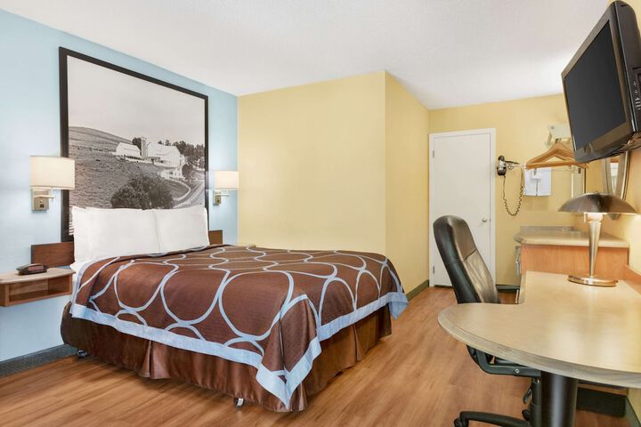 Room 8 of 19