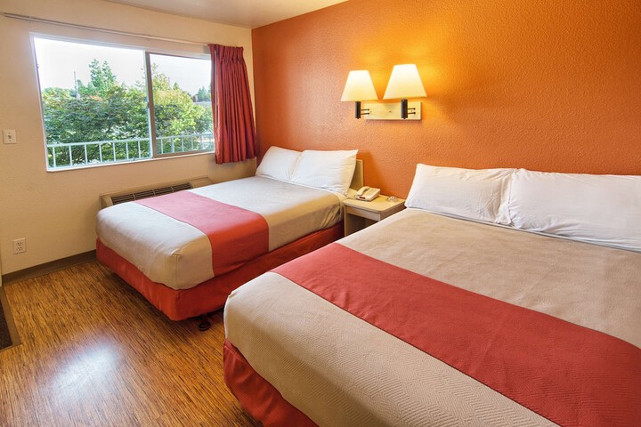 Room 32 of 41