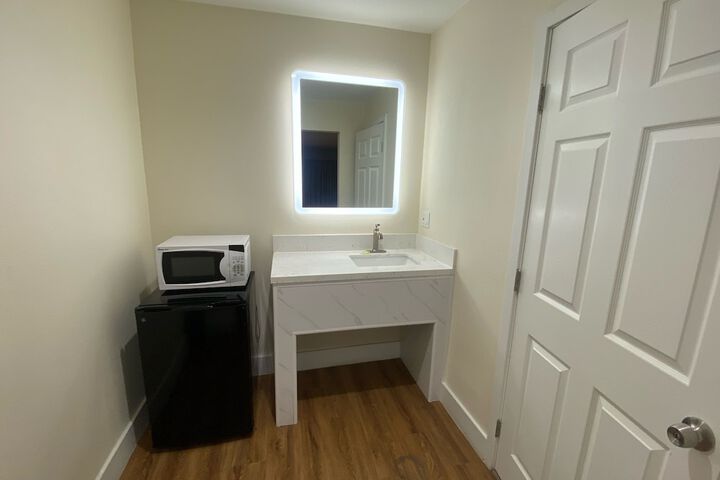 Room 11 of 19