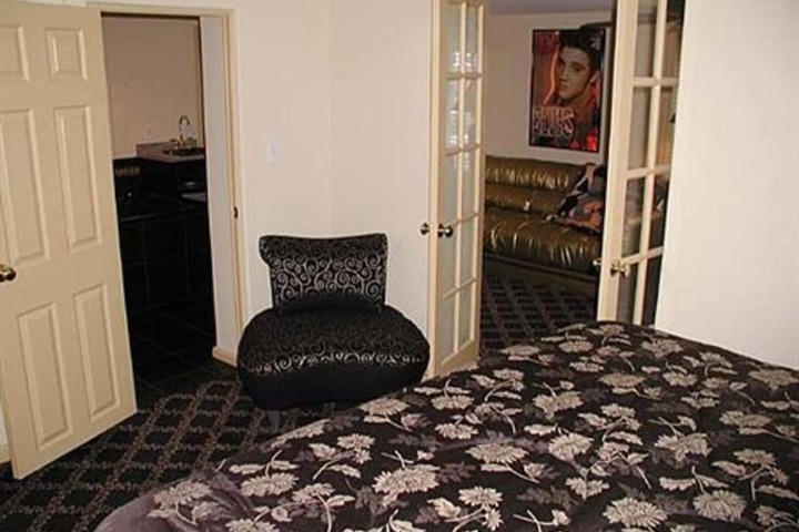 Room 53 of 77
