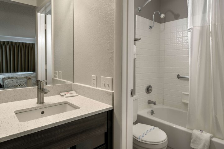 Room 12 of 26