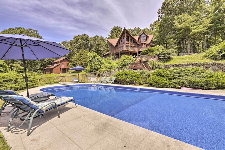 Cozy Studio: Indoor Hot Tub & Inground Pool Access