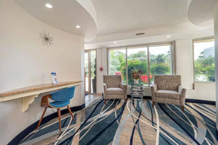 The Breakers Hotel & Suites