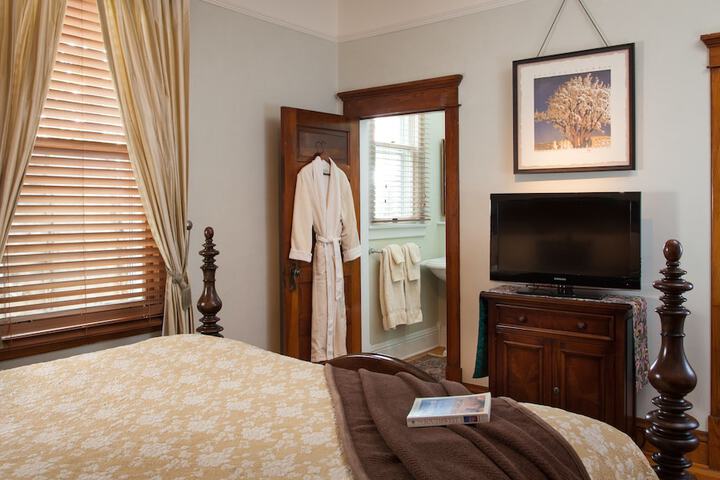 Room 18 of 26