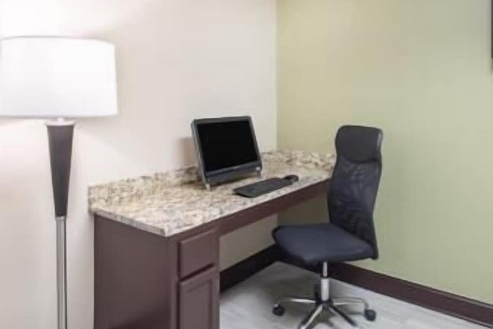 Business Center 17 of 17
