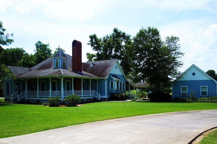 A Chateau on the Bayou Bed & Breakfast