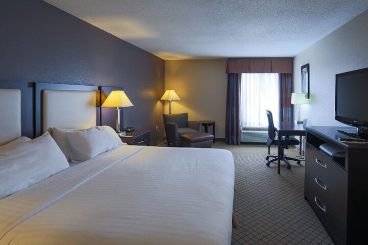 Room 13 of 36