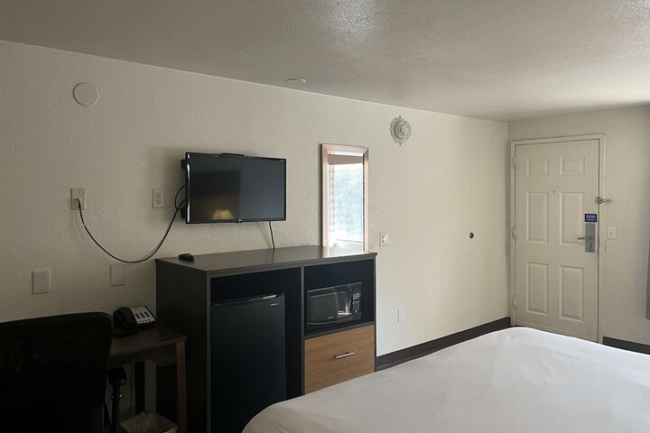 Room 4 of 14