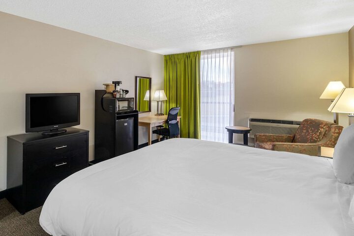 Room 11 of 27