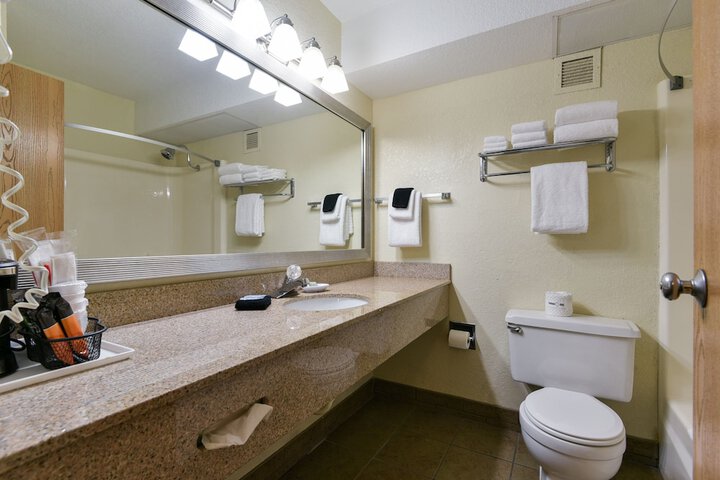 Room 32 of 61