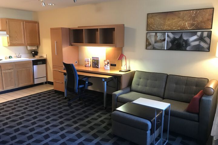 Room 18 of 38