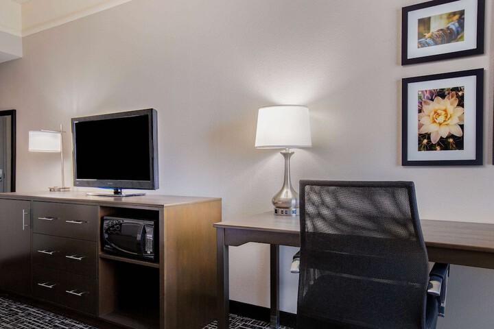 La Quinta Inn & Suites by Wyndham Mission at West McAllen