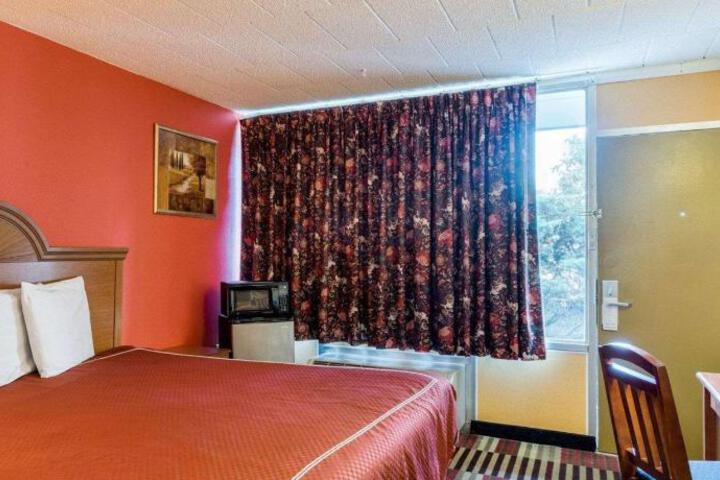 Rodeway Inn University