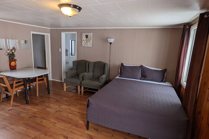Deerview Motel & Cabins