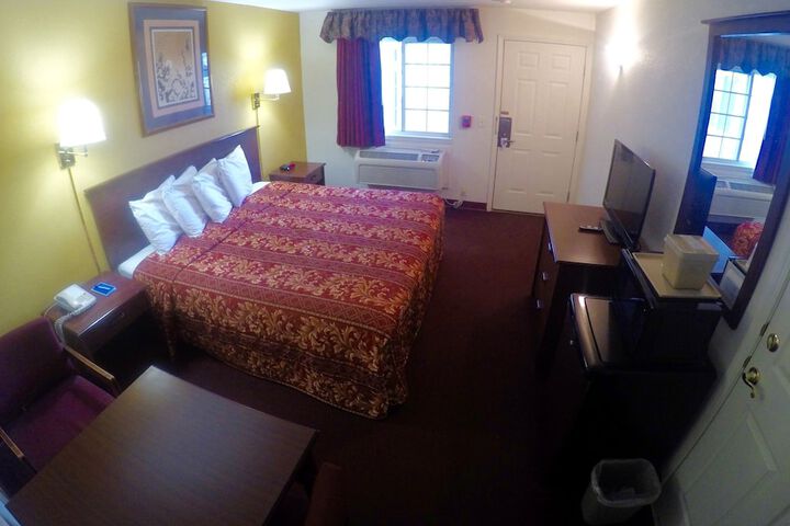 Room 17 of 24