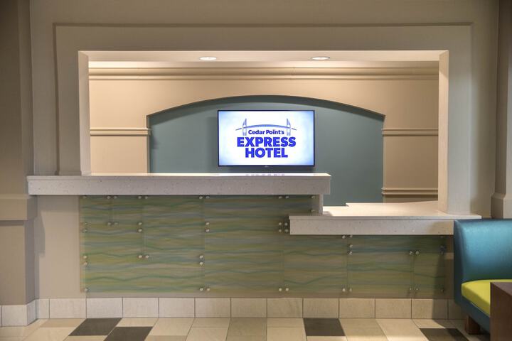 Cedar Points Express Hotel