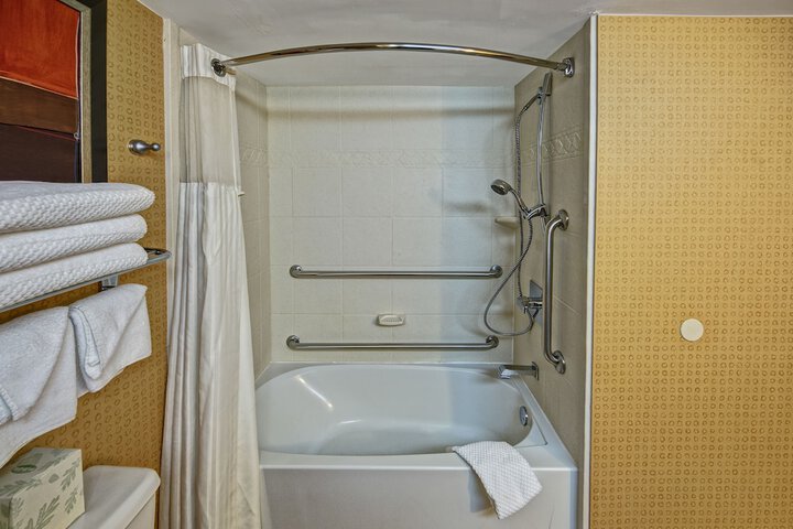 Room 15 of 68