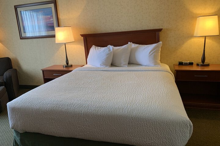 Merit Hotel & Suites