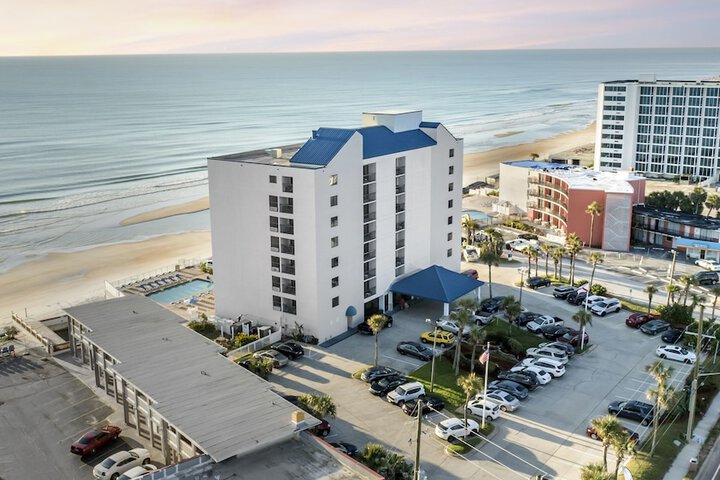 Hotel 2 of 105