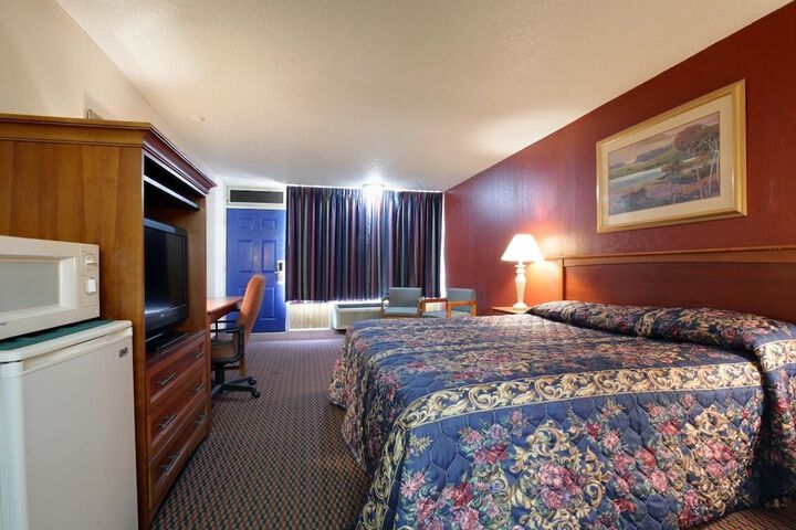 Room 5 of 11