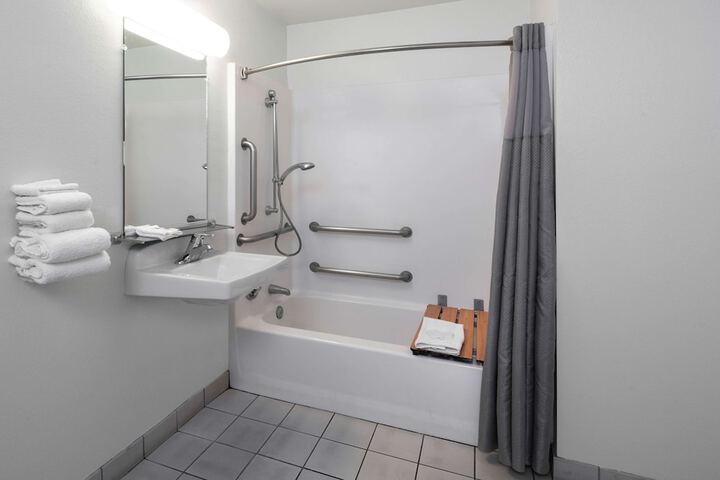 Room 15 of 33