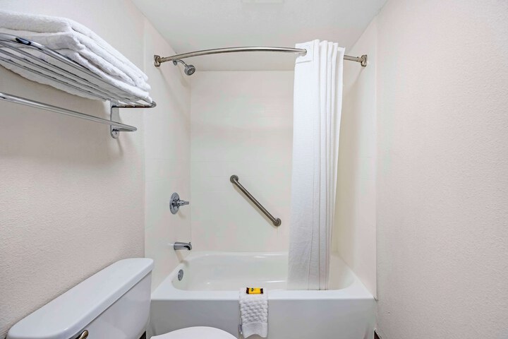 Room 7 of 25