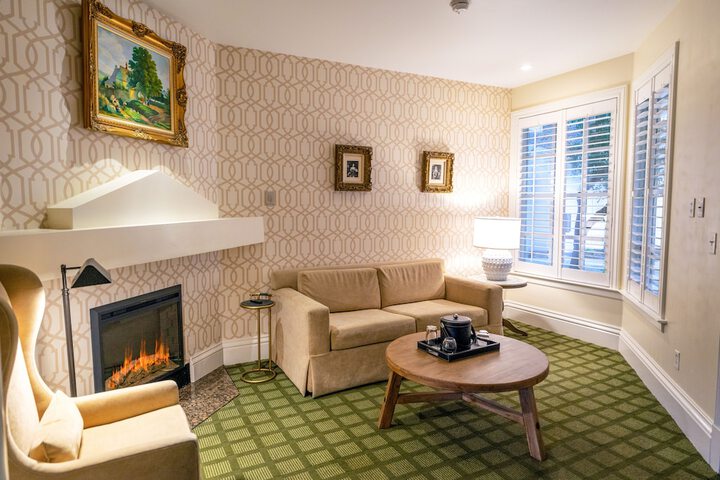 Room 45 of 165