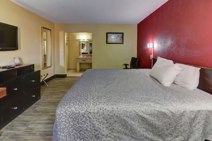 Room 12 of 26