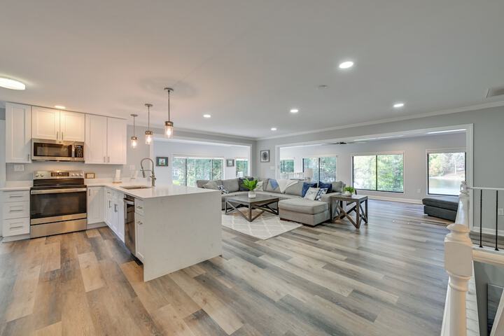 Spacious Lake Norman Retreat w / Boat Ramp!