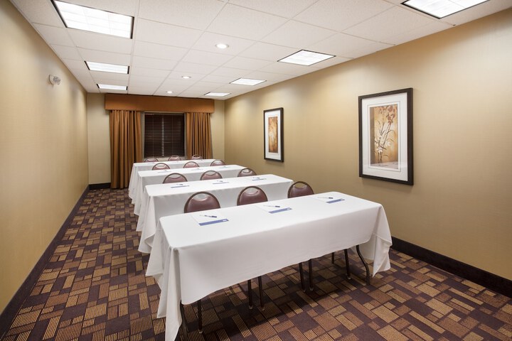 Holiday Inn Express & Suites Yankton by IHG