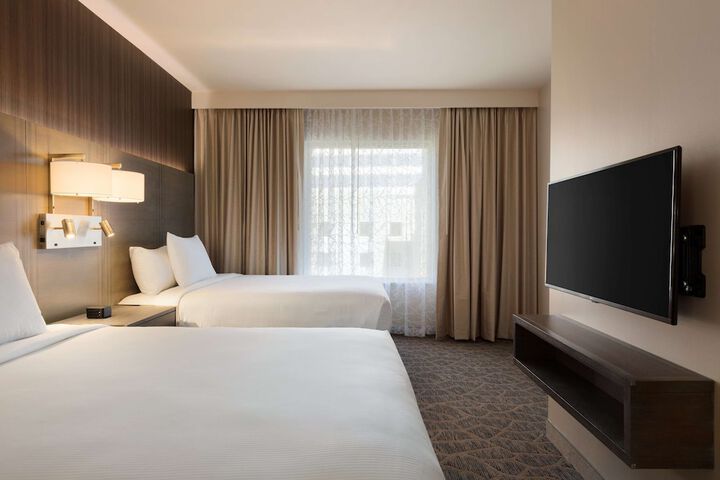 Embassy Suites by Hilton The Woodlands at Hughes Landing