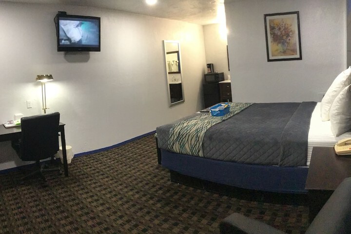 Room 25 of 47