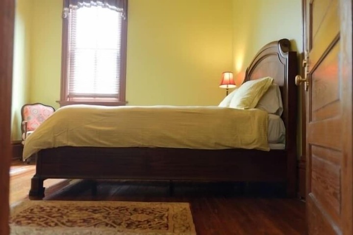 Room 13 of 24