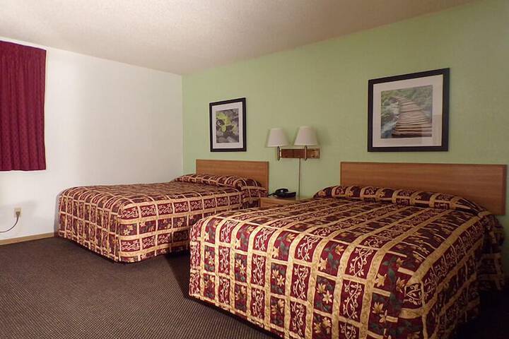 Room 10 of 25